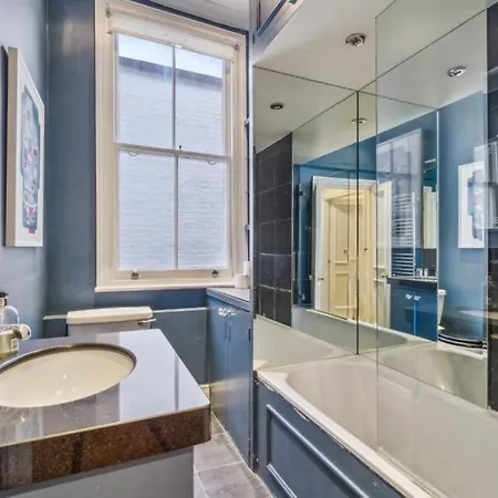 Charming And Full Of Character Apartment London Exterior photo